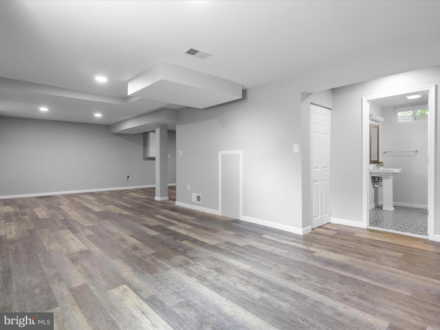 3025 GRAHAM RD, FALLS CHURCH, Virginia 22042, 3 Bedrooms Bedrooms, 11 Rooms Rooms,2 BathroomsBathrooms,Residential,For sale,3025 GRAHAM RD,VAFX2258902 MLS # VAFX2258902
