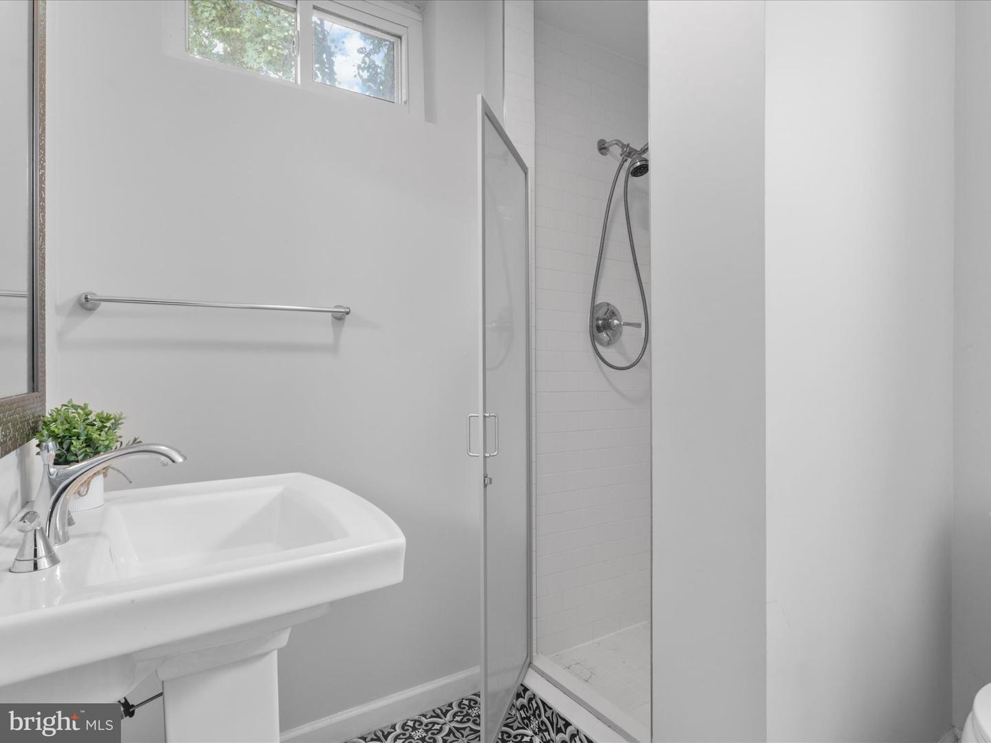 3025 GRAHAM RD, FALLS CHURCH, Virginia 22042, 3 Bedrooms Bedrooms, 11 Rooms Rooms,2 BathroomsBathrooms,Residential,For sale,3025 GRAHAM RD,VAFX2258902 MLS # VAFX2258902