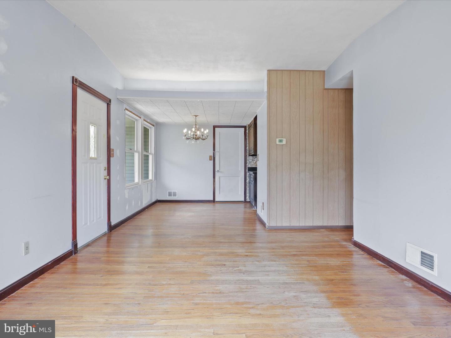 3025 GRAHAM RD, FALLS CHURCH, Virginia 22042, 3 Bedrooms Bedrooms, 11 Rooms Rooms,2 BathroomsBathrooms,Residential,For sale,3025 GRAHAM RD,VAFX2258902 MLS # VAFX2258902