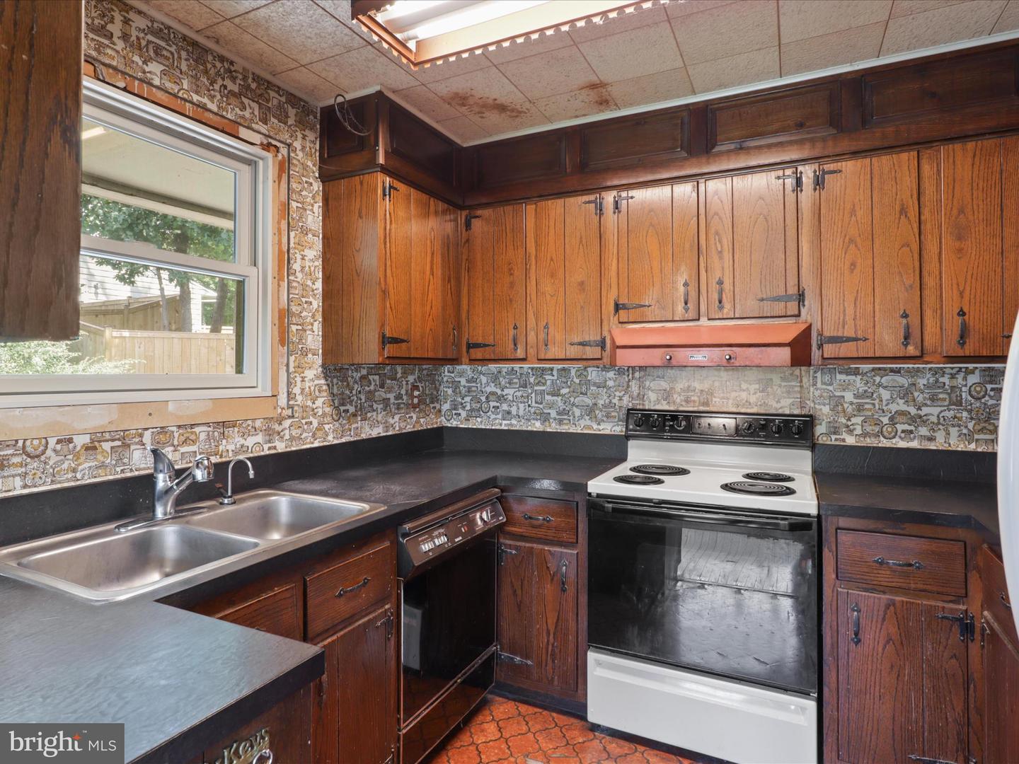 3025 GRAHAM RD, FALLS CHURCH, Virginia 22042, 3 Bedrooms Bedrooms, 11 Rooms Rooms,2 BathroomsBathrooms,Residential,For sale,3025 GRAHAM RD,VAFX2258902 MLS # VAFX2258902