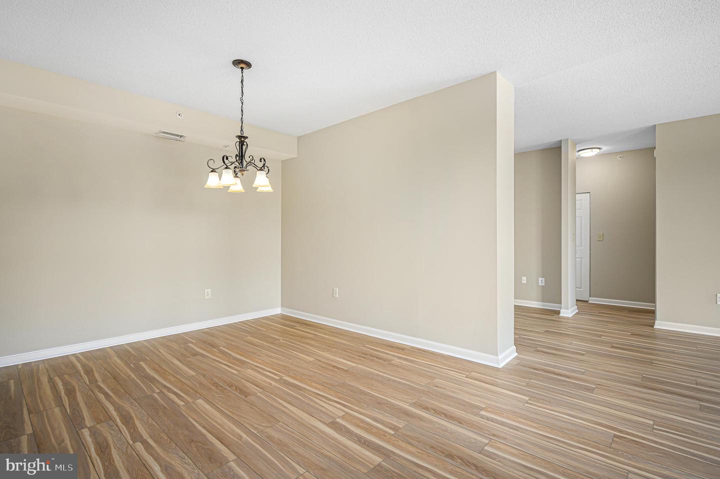 19365 CYPRESS RIDGE TER #1111, LEESBURG, Virginia 20176, 2 Bedrooms Bedrooms, ,2 BathroomsBathrooms,Residential,For sale,19365 CYPRESS RIDGE TER #1111,VALO2103830 MLS # VALO2103830