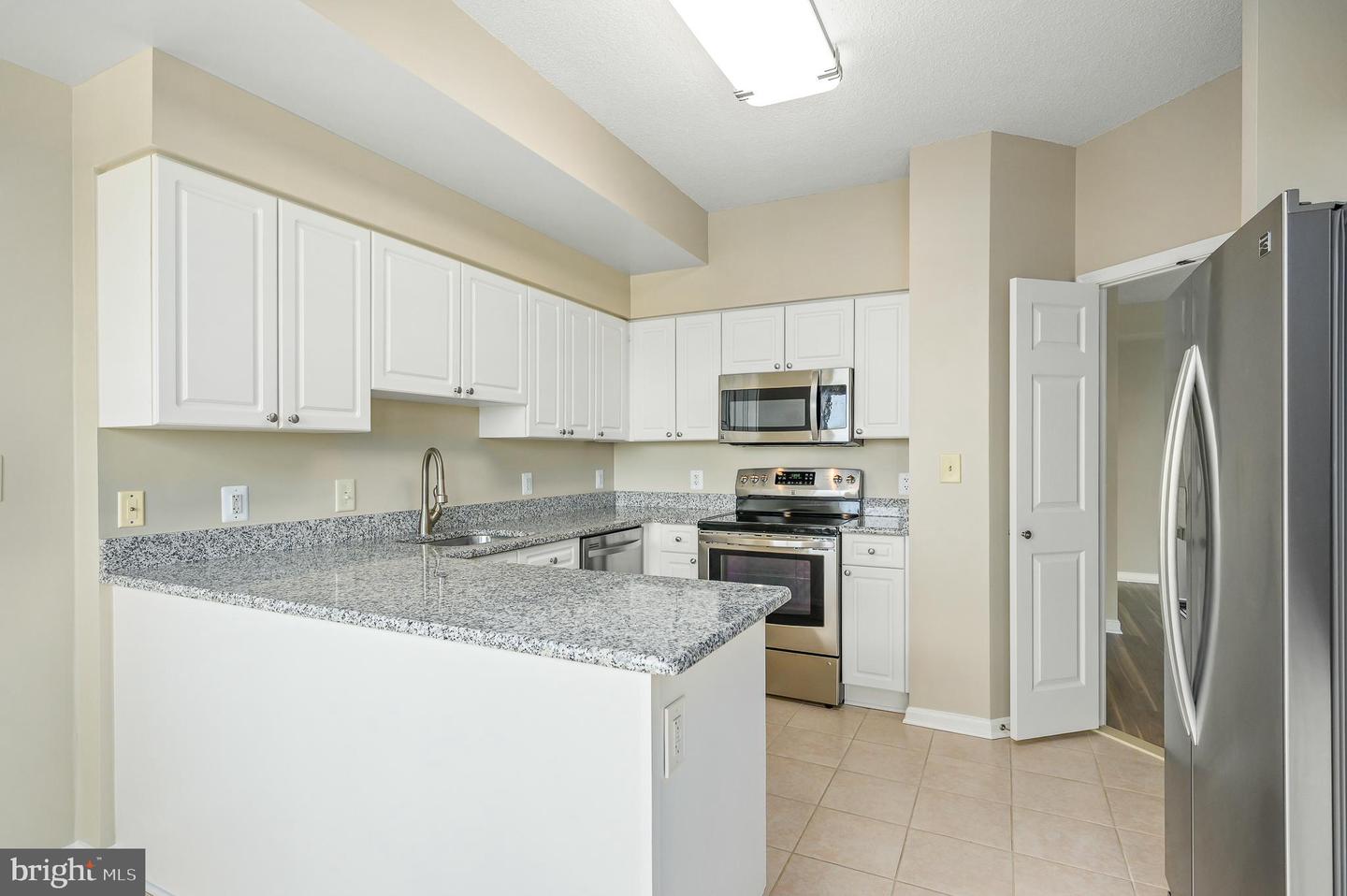 19365 CYPRESS RIDGE TER #1111, LEESBURG, Virginia 20176, 2 Bedrooms Bedrooms, ,2 BathroomsBathrooms,Residential,For sale,19365 CYPRESS RIDGE TER #1111,VALO2103830 MLS # VALO2103830