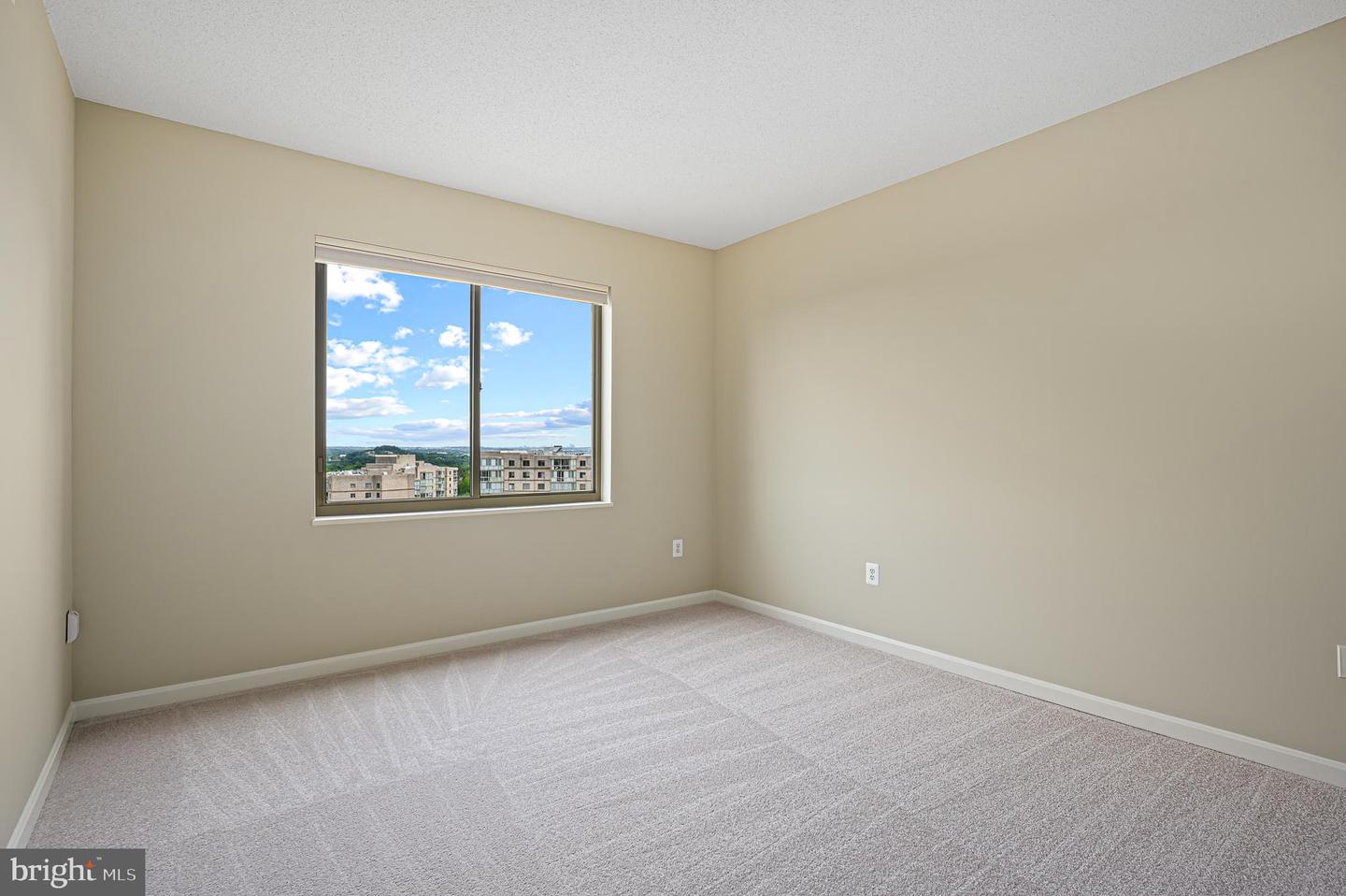 19365 CYPRESS RIDGE TER #1111, LEESBURG, Virginia 20176, 2 Bedrooms Bedrooms, ,2 BathroomsBathrooms,Residential,For sale,19365 CYPRESS RIDGE TER #1111,VALO2103830 MLS # VALO2103830