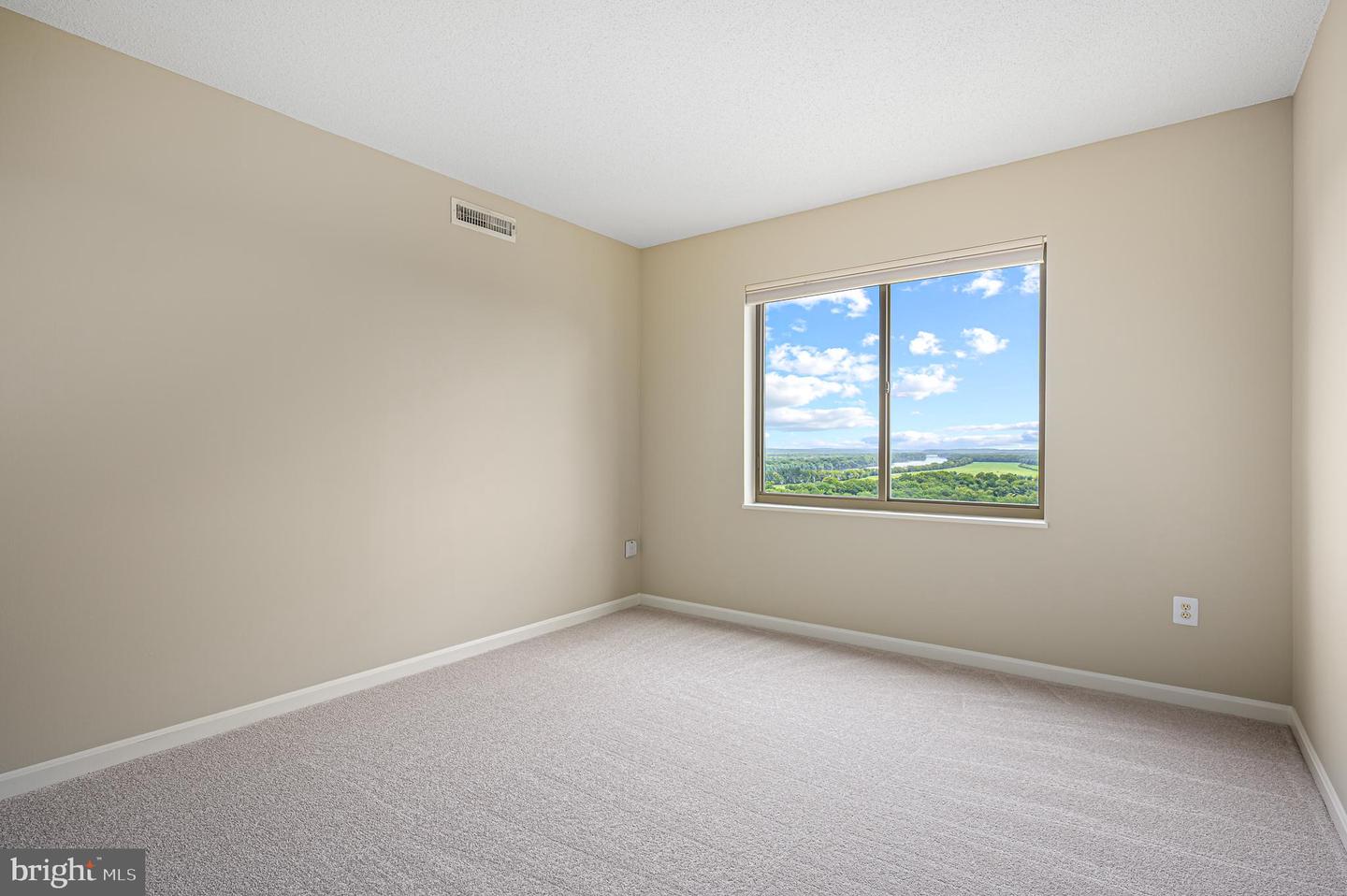 19365 CYPRESS RIDGE TER #1111, LEESBURG, Virginia 20176, 2 Bedrooms Bedrooms, ,2 BathroomsBathrooms,Residential,For sale,19365 CYPRESS RIDGE TER #1111,VALO2103830 MLS # VALO2103830