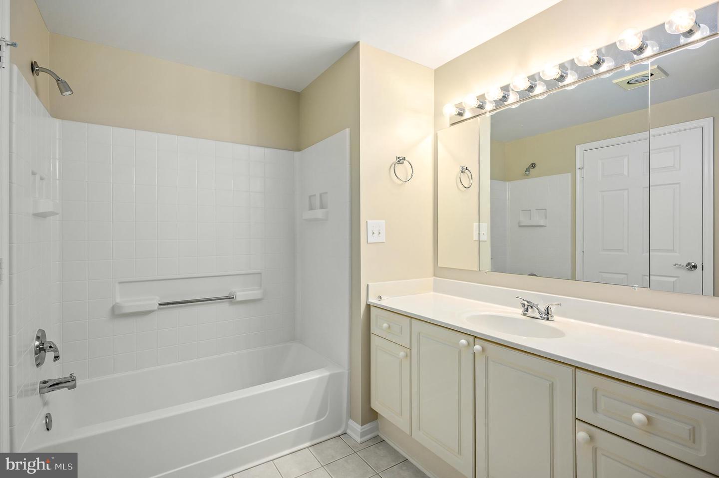 19365 CYPRESS RIDGE TER #1111, LEESBURG, Virginia 20176, 2 Bedrooms Bedrooms, ,2 BathroomsBathrooms,Residential,For sale,19365 CYPRESS RIDGE TER #1111,VALO2103830 MLS # VALO2103830