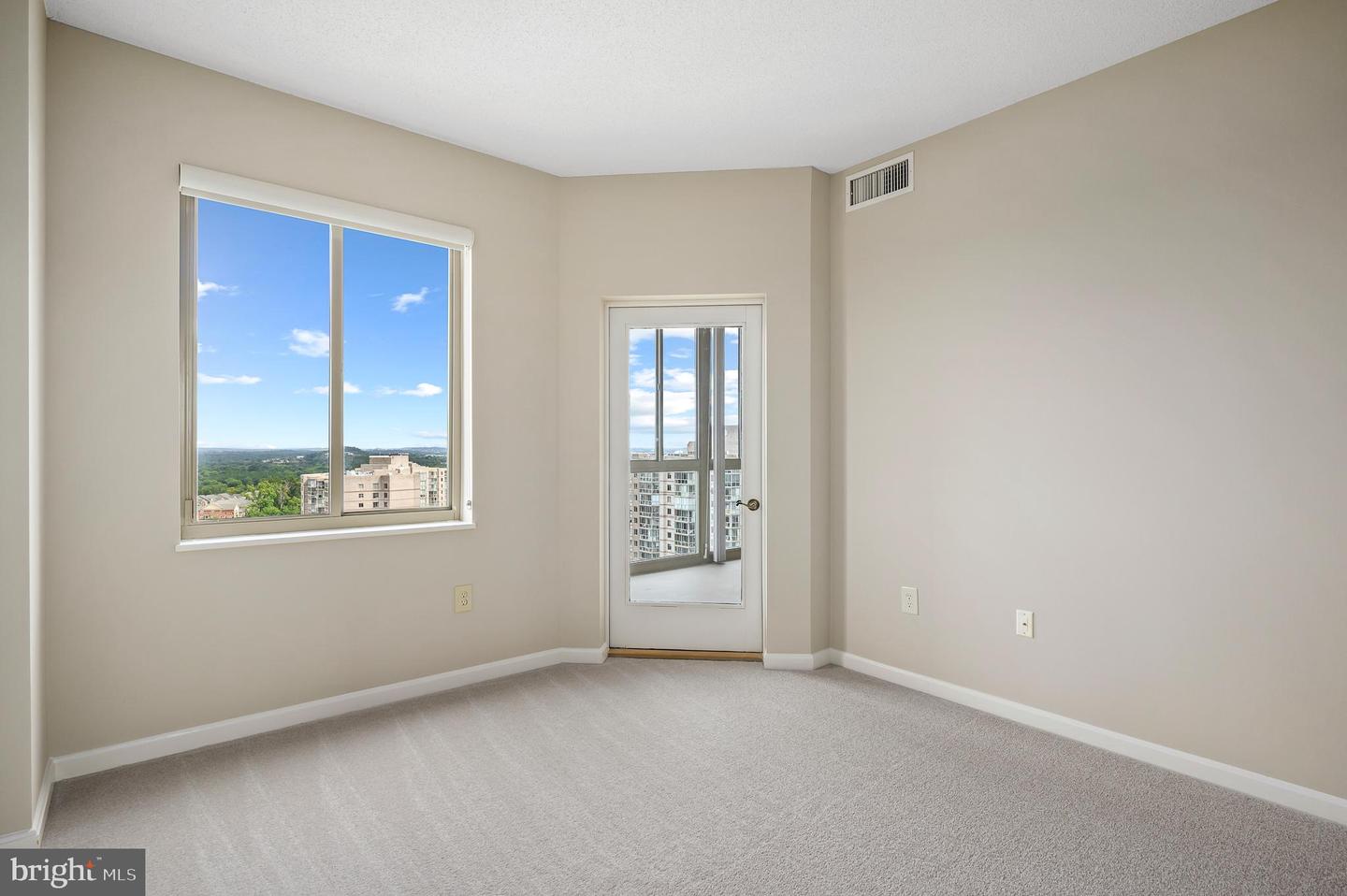 19365 CYPRESS RIDGE TER #1111, LEESBURG, Virginia 20176, 2 Bedrooms Bedrooms, ,2 BathroomsBathrooms,Residential,For sale,19365 CYPRESS RIDGE TER #1111,VALO2103830 MLS # VALO2103830