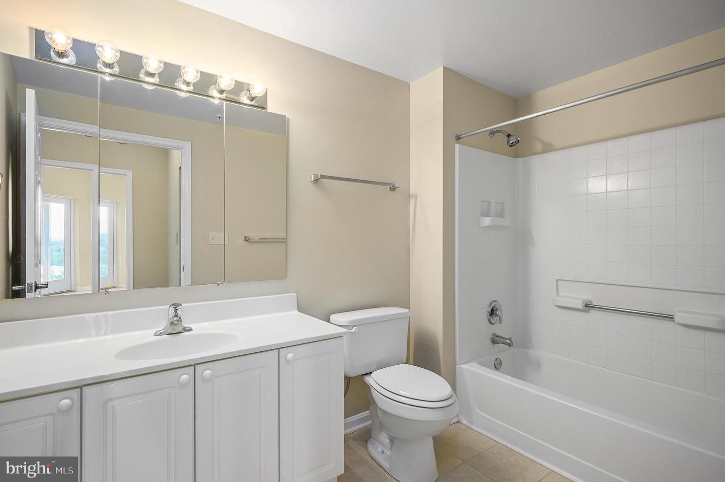 19365 CYPRESS RIDGE TER #1111, LEESBURG, Virginia 20176, 2 Bedrooms Bedrooms, ,2 BathroomsBathrooms,Residential,For sale,19365 CYPRESS RIDGE TER #1111,VALO2103830 MLS # VALO2103830