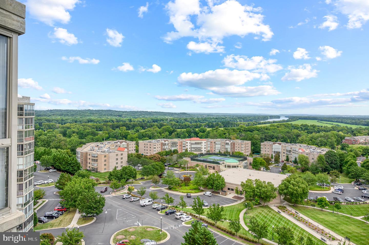 19365 CYPRESS RIDGE TER #1111, LEESBURG, Virginia 20176, 2 Bedrooms Bedrooms, ,2 BathroomsBathrooms,Residential,For sale,19365 CYPRESS RIDGE TER #1111,VALO2103830 MLS # VALO2103830