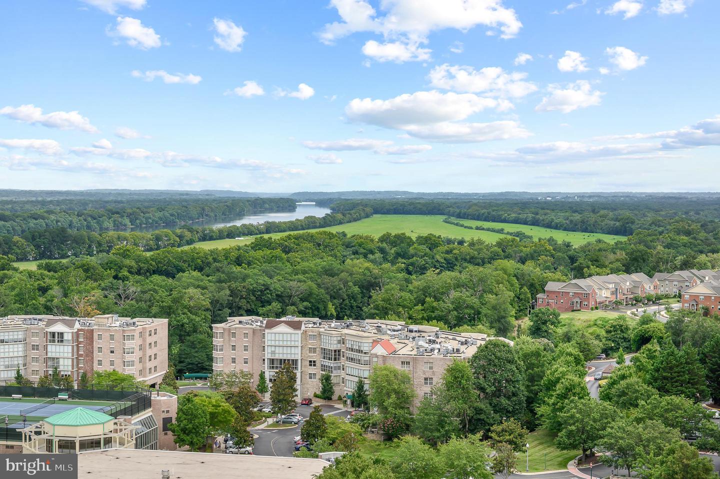 19365 CYPRESS RIDGE TER #1111, LEESBURG, Virginia 20176, 2 Bedrooms Bedrooms, ,2 BathroomsBathrooms,Residential,For sale,19365 CYPRESS RIDGE TER #1111,VALO2103830 MLS # VALO2103830