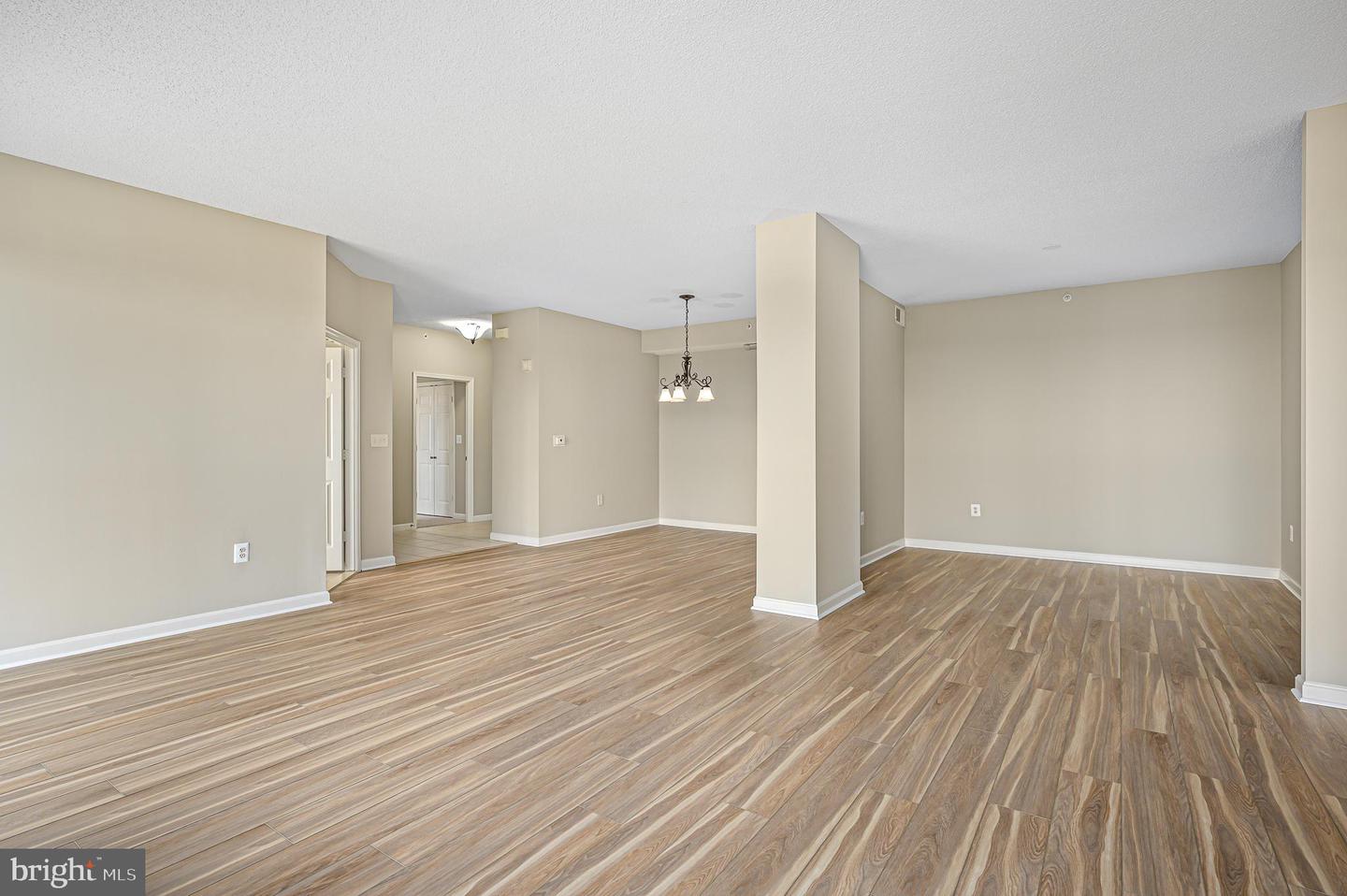 19365 CYPRESS RIDGE TER #1111, LEESBURG, Virginia 20176, 2 Bedrooms Bedrooms, ,2 BathroomsBathrooms,Residential,For sale,19365 CYPRESS RIDGE TER #1111,VALO2103830 MLS # VALO2103830