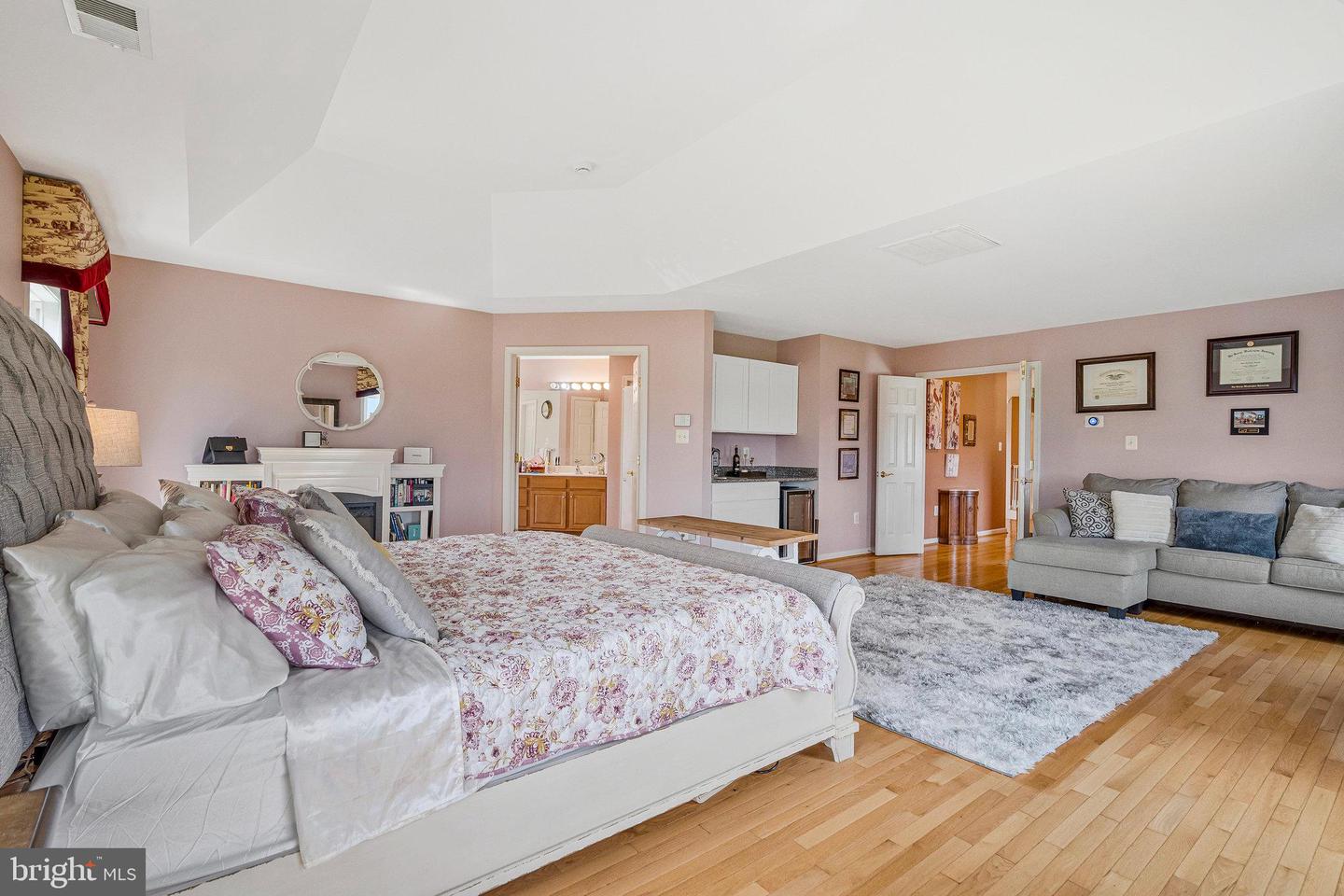 42131 PANORAMA, LEESBURG, Virginia 20176, 5 Bedrooms Bedrooms, ,6 BathroomsBathrooms,Residential,For sale,42131 PANORAMA,VALO2104090 MLS # VALO2104090
