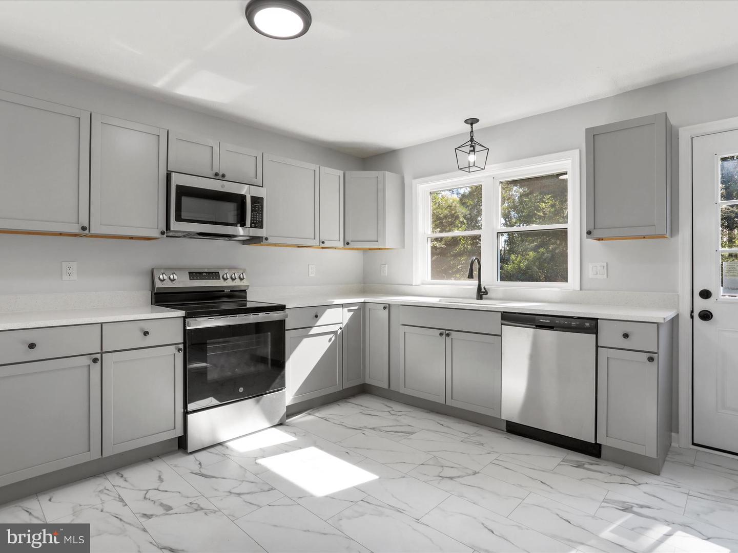 103 BLUE RIDGE LN, WINCHESTER, Virginia 22602, 3 Bedrooms Bedrooms, ,1 BathroomBathrooms,Residential,For sale,103 BLUE RIDGE LN,VAFV2035950 MLS # VAFV2035950
