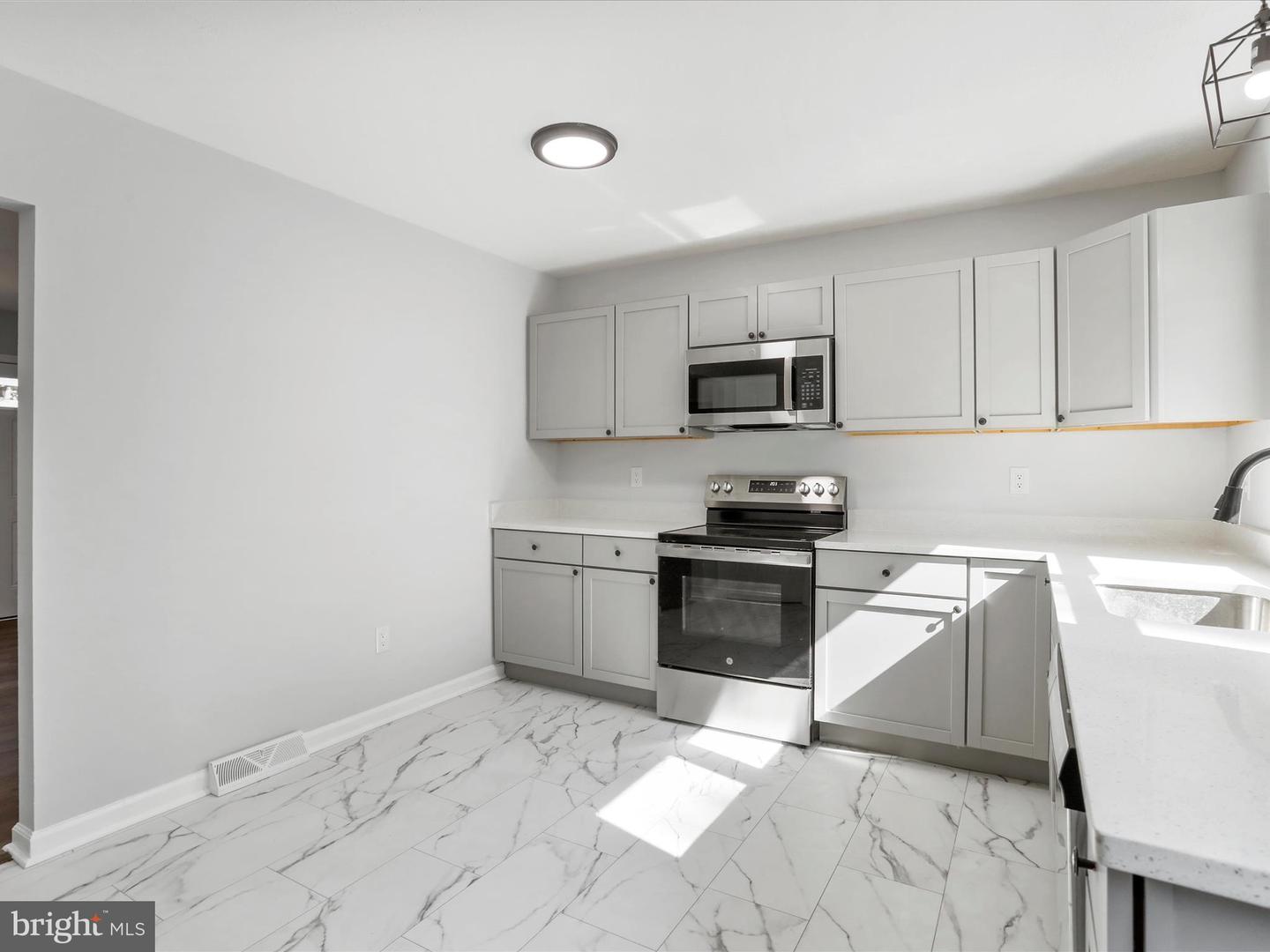 103 BLUE RIDGE LN, WINCHESTER, Virginia 22602, 3 Bedrooms Bedrooms, ,1 BathroomBathrooms,Residential,For sale,103 BLUE RIDGE LN,VAFV2035950 MLS # VAFV2035950