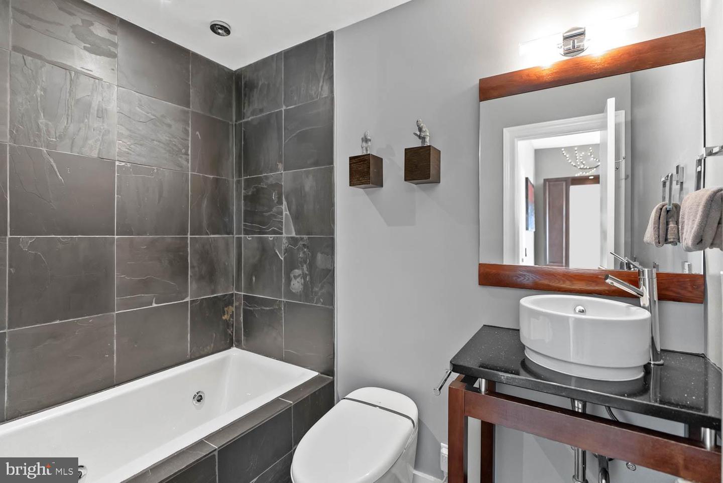 1332 CORCORAN ST NW #6, WASHINGTON, District Of Columbia 20009, 2 Bedrooms Bedrooms, ,2 BathroomsBathrooms,Residential,For sale,1332 CORCORAN ST NW #6,DCDC2214402 MLS # DCDC2214402
