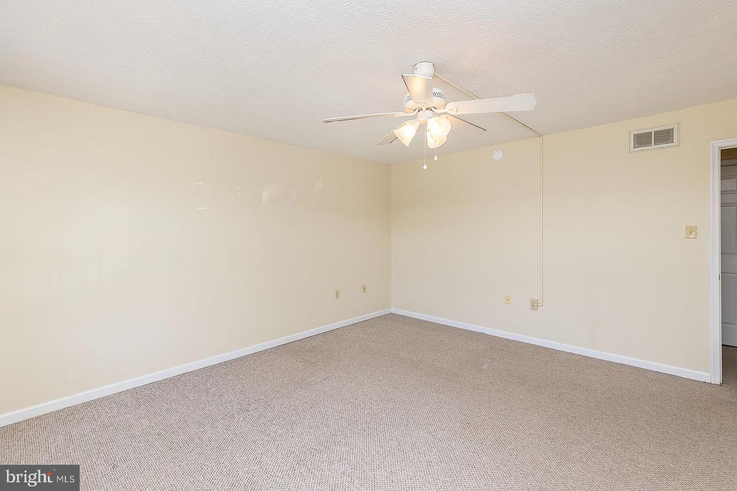 105 CHATHAM SQ, WINCHESTER, Virginia 22601, 2 Bedrooms Bedrooms, ,1 BathroomBathrooms,Residential,For sale,105 CHATHAM SQ,VAFV2036116 MLS # VAFV2036116