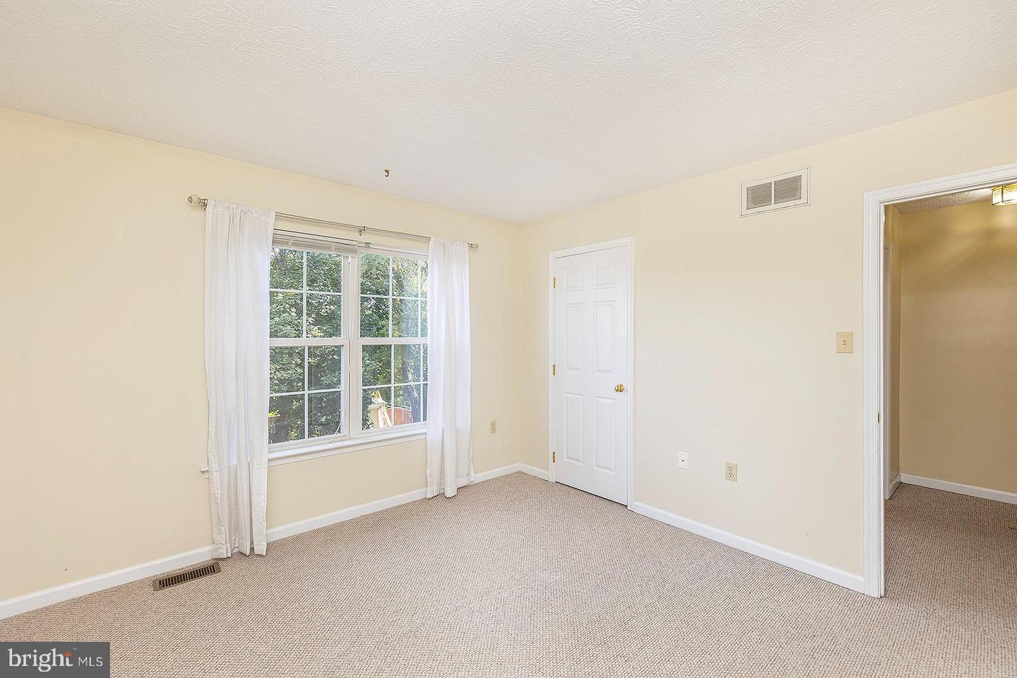 105 CHATHAM SQ, WINCHESTER, Virginia 22601, 2 Bedrooms Bedrooms, ,1 BathroomBathrooms,Residential,For sale,105 CHATHAM SQ,VAFV2036116 MLS # VAFV2036116