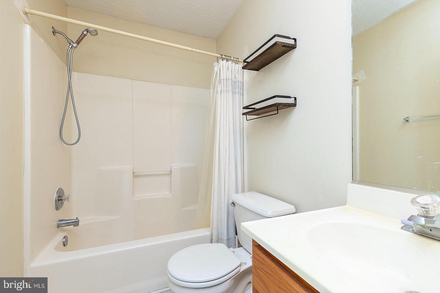 105 CHATHAM SQ, WINCHESTER, Virginia 22601, 2 Bedrooms Bedrooms, ,1 BathroomBathrooms,Residential,For sale,105 CHATHAM SQ,VAFV2036116 MLS # VAFV2036116
