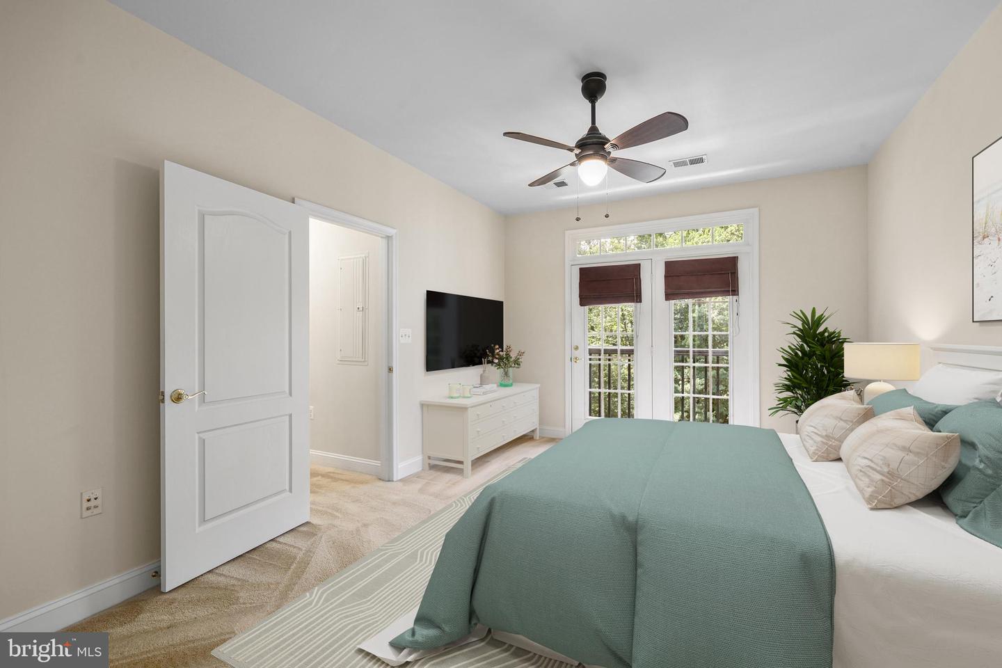 2903 SAINTSBURY PLZ #401, FAIRFAX, Virginia 22031, 3 Bedrooms Bedrooms, ,2 BathroomsBathrooms,Residential,For sale,2903 SAINTSBURY PLZ #401,VAFX2261462 MLS # VAFX2261462