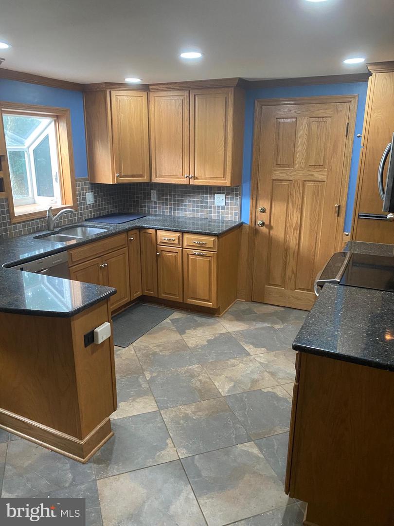 15306 WHISPERING GLEN CT, CENTREVILLE, Virginia 20120, 4 Bedrooms Bedrooms, ,2 BathroomsBathrooms,Residential,For sale,15306 WHISPERING GLEN CT,VAFX2232996 MLS # VAFX2232996