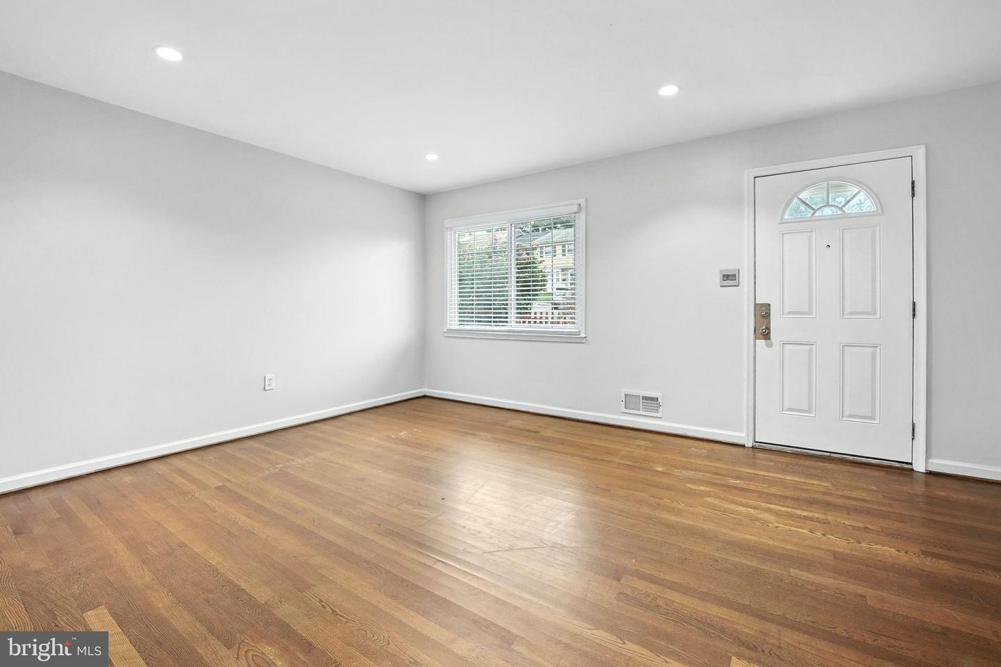 3416 BRADDOCK DR, WOODBRIDGE, Virginia 22193, 3 Bedrooms Bedrooms, ,2 BathroomsBathrooms,Residential,For sale,3416 BRADDOCK DR,VAPW2092806 MLS # VAPW2092806