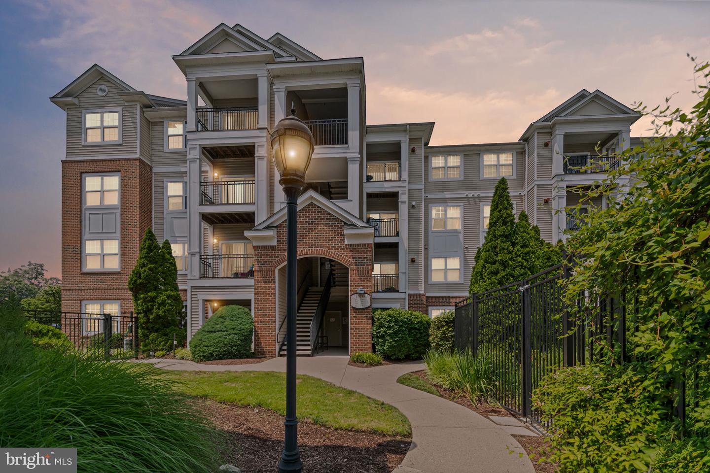 12958 CENTRE PARK CIR #219, HERNDON, Virginia 20171, 2 Bedrooms Bedrooms, ,2 BathroomsBathrooms,Residential,For sale,12958 CENTRE PARK CIR #219,VAFX2241788 MLS # VAFX2241788