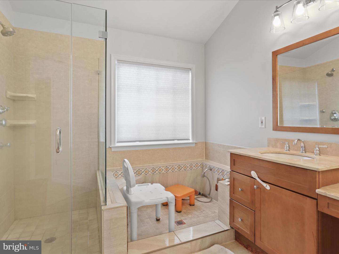 2642 LOGAN WOOD DR, HERNDON, Virginia 20171, 3 Bedrooms Bedrooms, ,3 BathroomsBathrooms,Residential,For sale,2642 LOGAN WOOD DR,VAFX2243410 MLS # VAFX2243410
