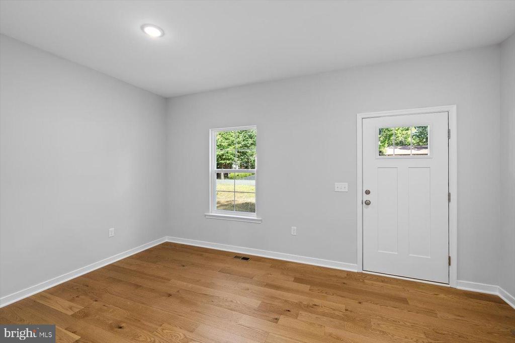 327 YORKTOWN BLVD, LOCUST GROVE, Virginia 22508, 5 Bedrooms Bedrooms, ,2 BathroomsBathrooms,Residential,327 YORKTOWN BLVD,VAOR2010504 MLS # VAOR2010504