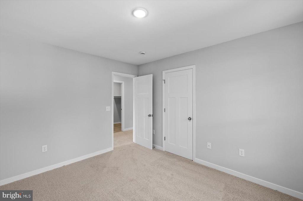 327 YORKTOWN BLVD, LOCUST GROVE, Virginia 22508, 5 Bedrooms Bedrooms, ,2 BathroomsBathrooms,Residential,327 YORKTOWN BLVD,VAOR2010504 MLS # VAOR2010504