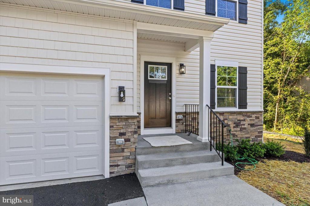 327 YORKTOWN BLVD, LOCUST GROVE, Virginia 22508, 5 Bedrooms Bedrooms, ,2 BathroomsBathrooms,Residential,327 YORKTOWN BLVD,VAOR2010504 MLS # VAOR2010504