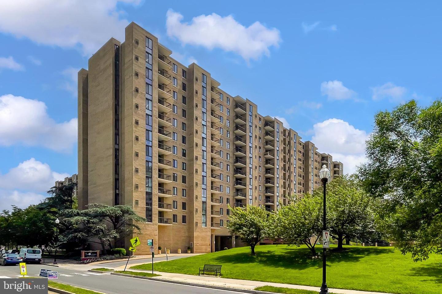 4500 S FOUR MILE RUN DR #623, ARLINGTON, Virginia 22204, 2 Bedrooms Bedrooms, 6 Rooms Rooms,2 BathroomsBathrooms,Residential,For sale,4500 S FOUR MILE RUN DR #623,VAAR2059552 MLS # VAAR2059552