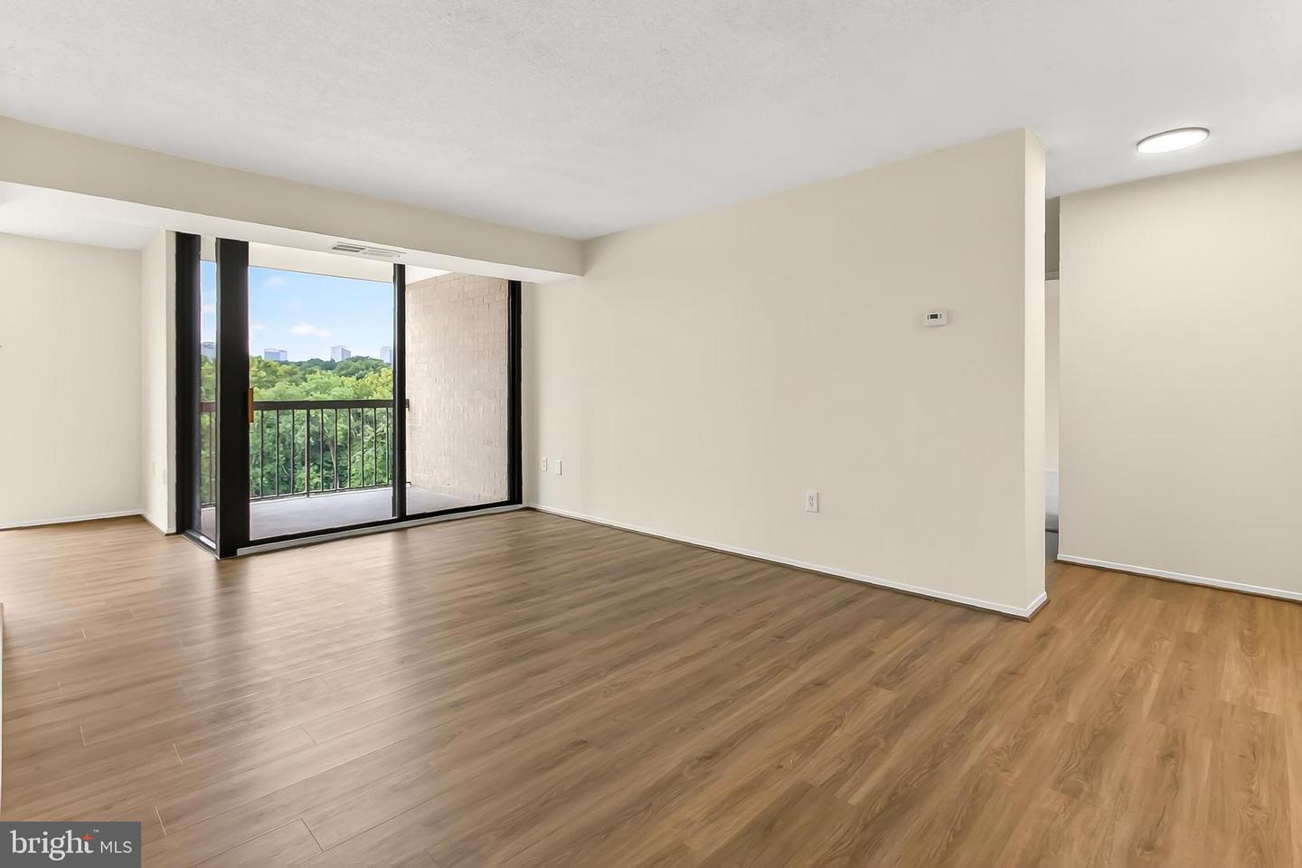 4500 S FOUR MILE RUN DR #623, ARLINGTON, Virginia 22204, 2 Bedrooms Bedrooms, 6 Rooms Rooms,2 BathroomsBathrooms,Residential,For sale,4500 S FOUR MILE RUN DR #623,VAAR2059552 MLS # VAAR2059552