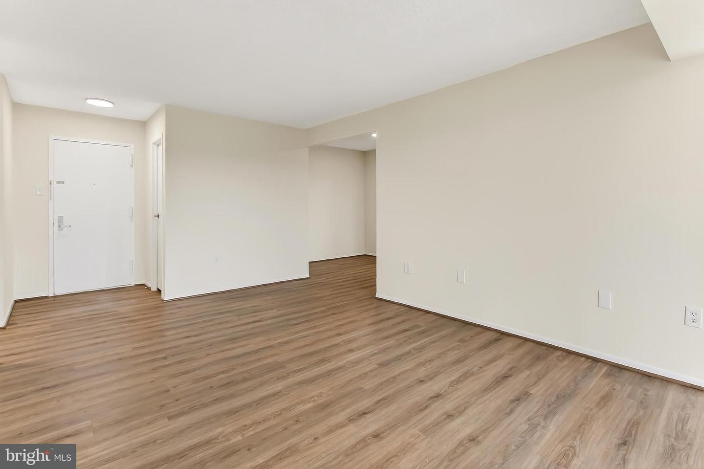 4500 S FOUR MILE RUN DR #623, ARLINGTON, Virginia 22204, 2 Bedrooms Bedrooms, 6 Rooms Rooms,2 BathroomsBathrooms,Residential,For sale,4500 S FOUR MILE RUN DR #623,VAAR2059552 MLS # VAAR2059552