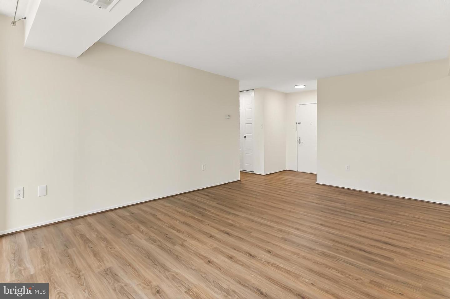 4500 S FOUR MILE RUN DR #623, ARLINGTON, Virginia 22204, 2 Bedrooms Bedrooms, 6 Rooms Rooms,2 BathroomsBathrooms,Residential,For sale,4500 S FOUR MILE RUN DR #623,VAAR2059552 MLS # VAAR2059552