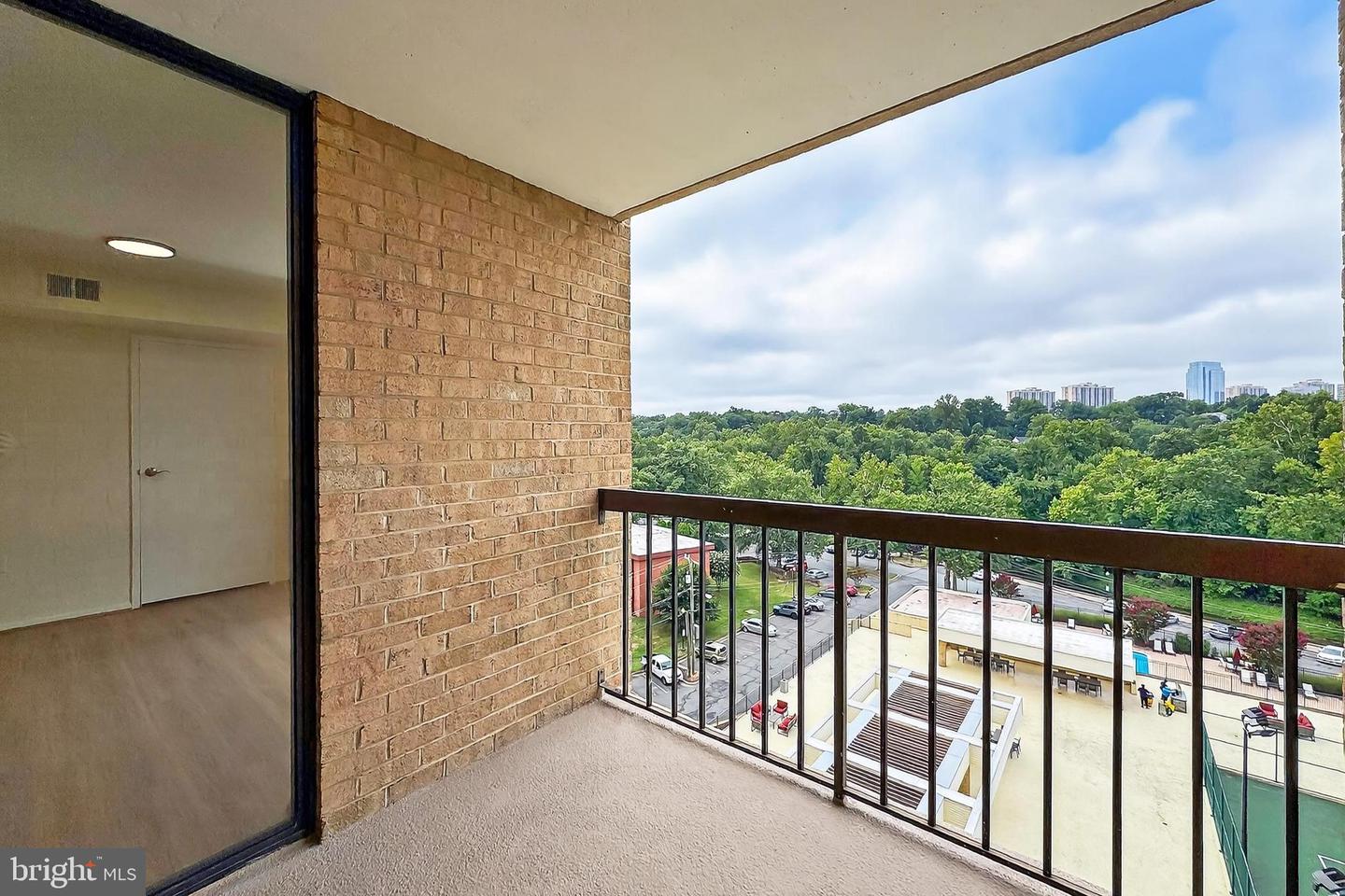 4500 S FOUR MILE RUN DR #623, ARLINGTON, Virginia 22204, 2 Bedrooms Bedrooms, 6 Rooms Rooms,2 BathroomsBathrooms,Residential,For sale,4500 S FOUR MILE RUN DR #623,VAAR2059552 MLS # VAAR2059552