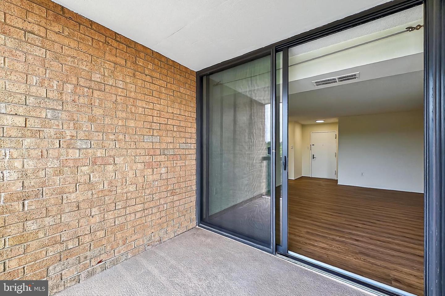4500 S FOUR MILE RUN DR #623, ARLINGTON, Virginia 22204, 2 Bedrooms Bedrooms, 6 Rooms Rooms,2 BathroomsBathrooms,Residential,For sale,4500 S FOUR MILE RUN DR #623,VAAR2059552 MLS # VAAR2059552