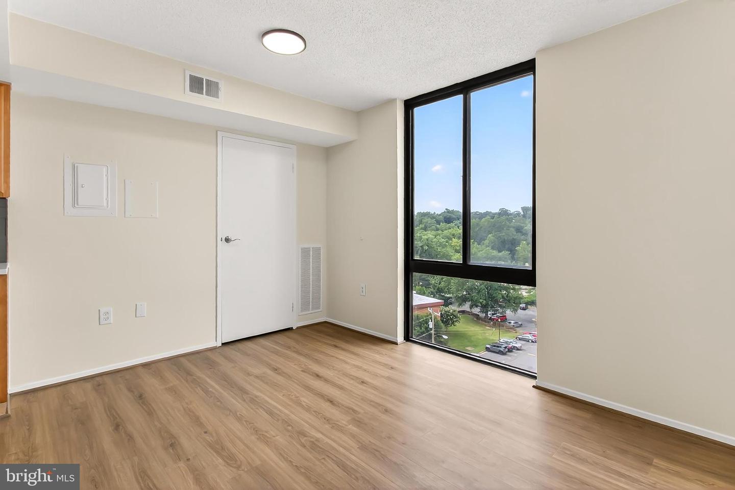 4500 S FOUR MILE RUN DR #623, ARLINGTON, Virginia 22204, 2 Bedrooms Bedrooms, 6 Rooms Rooms,2 BathroomsBathrooms,Residential,For sale,4500 S FOUR MILE RUN DR #623,VAAR2059552 MLS # VAAR2059552