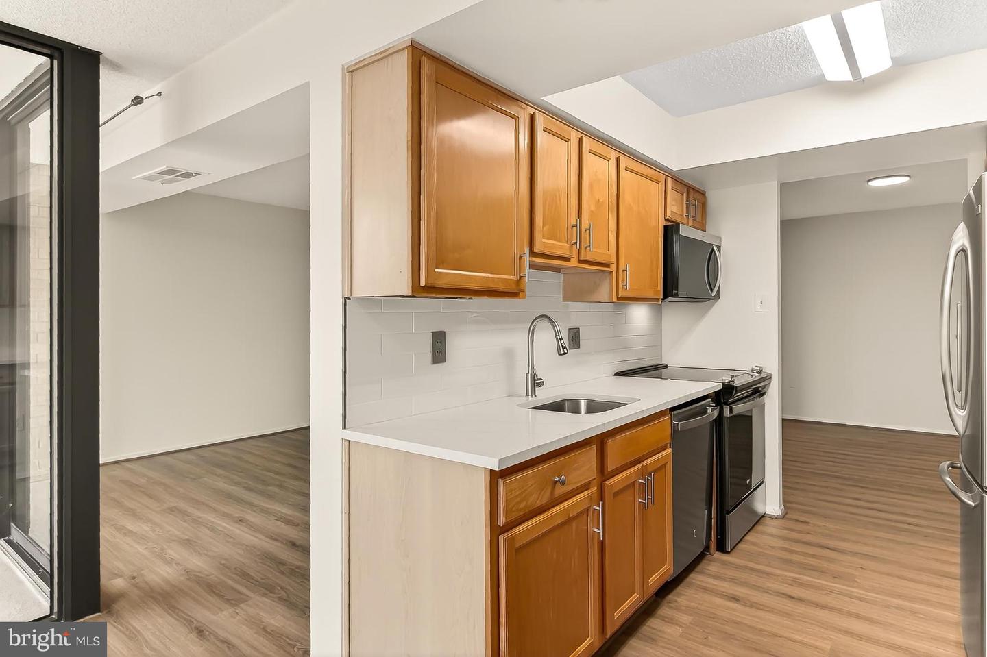 4500 S FOUR MILE RUN DR #623, ARLINGTON, Virginia 22204, 2 Bedrooms Bedrooms, 6 Rooms Rooms,2 BathroomsBathrooms,Residential,For sale,4500 S FOUR MILE RUN DR #623,VAAR2059552 MLS # VAAR2059552