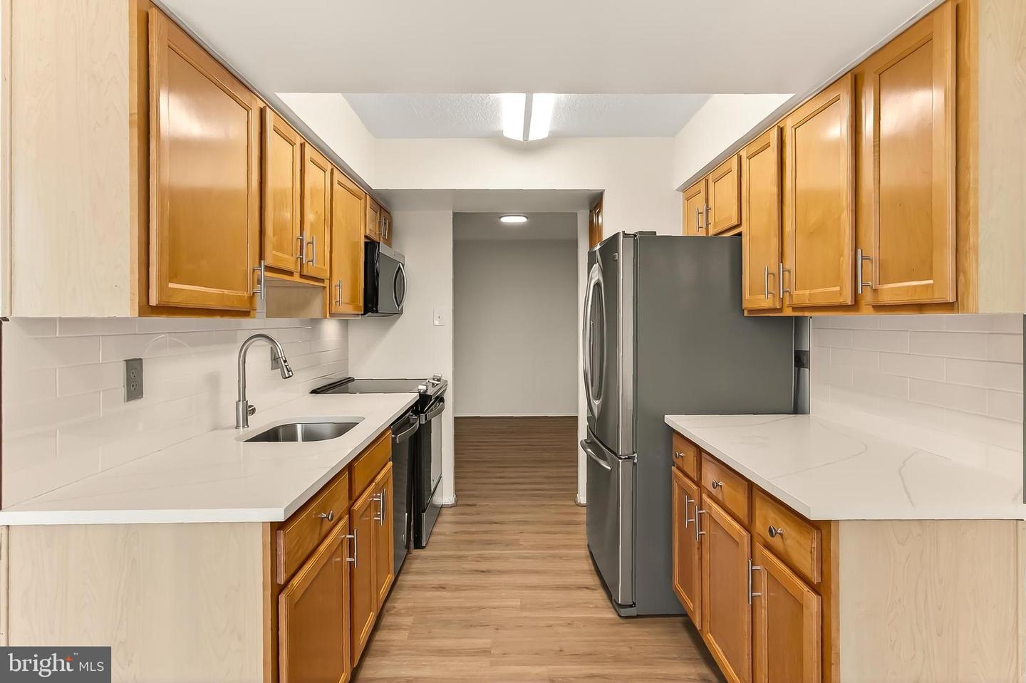 4500 S FOUR MILE RUN DR #623, ARLINGTON, Virginia 22204, 2 Bedrooms Bedrooms, 6 Rooms Rooms,2 BathroomsBathrooms,Residential,For sale,4500 S FOUR MILE RUN DR #623,VAAR2059552 MLS # VAAR2059552