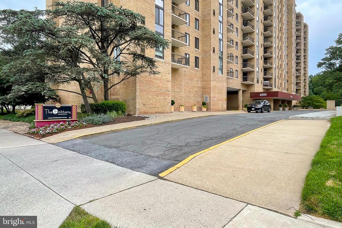 4500 S FOUR MILE RUN DR #623, ARLINGTON, Virginia 22204, 2 Bedrooms Bedrooms, 6 Rooms Rooms,2 BathroomsBathrooms,Residential,For sale,4500 S FOUR MILE RUN DR #623,VAAR2059552 MLS # VAAR2059552