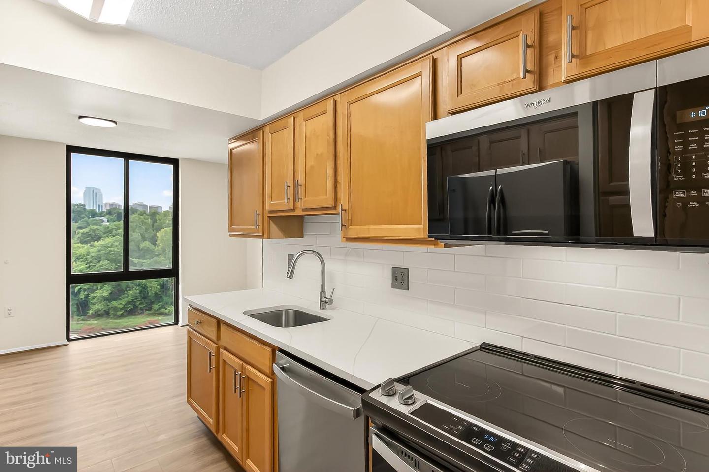 4500 S FOUR MILE RUN DR #623, ARLINGTON, Virginia 22204, 2 Bedrooms Bedrooms, 6 Rooms Rooms,2 BathroomsBathrooms,Residential,For sale,4500 S FOUR MILE RUN DR #623,VAAR2059552 MLS # VAAR2059552