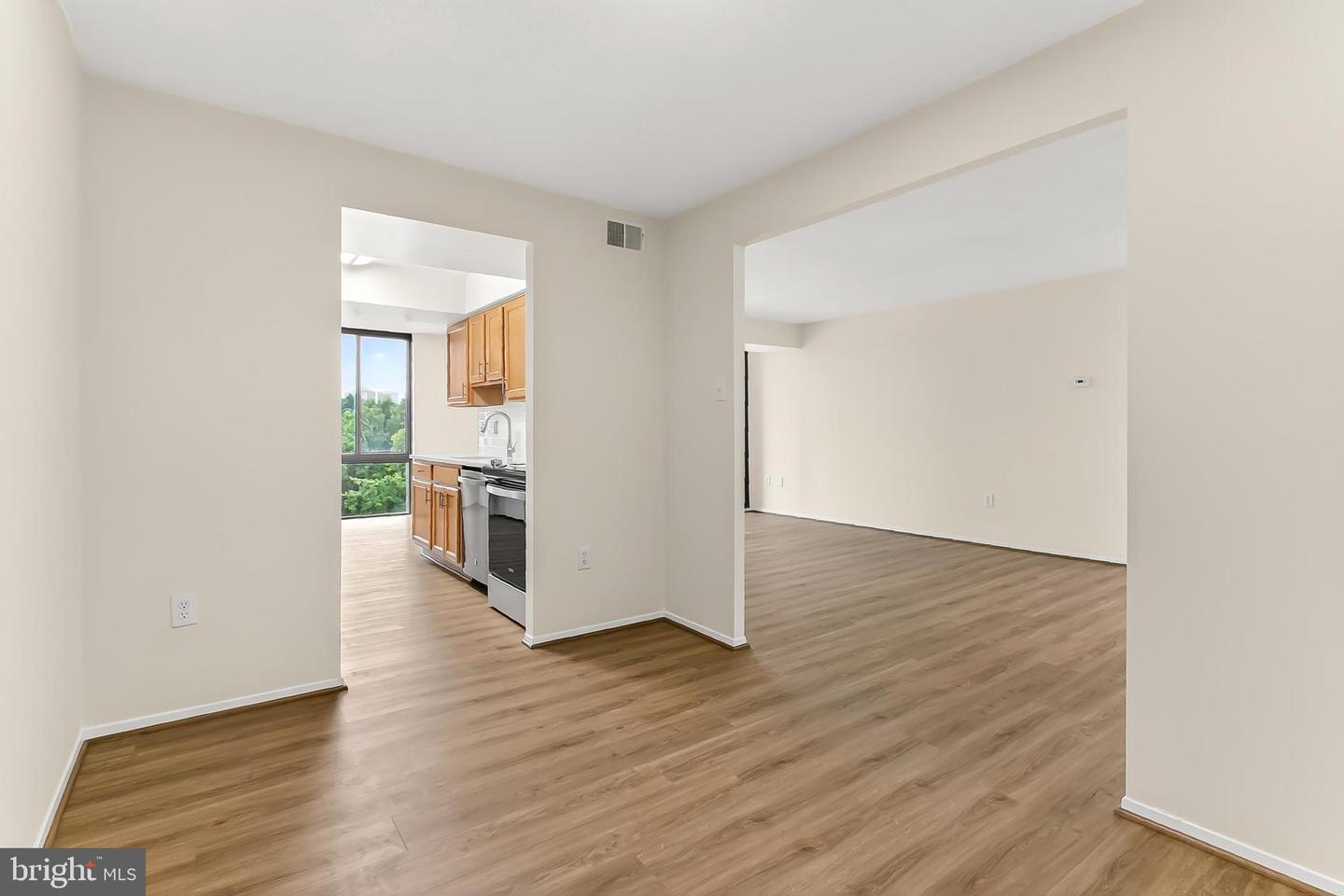 4500 S FOUR MILE RUN DR #623, ARLINGTON, Virginia 22204, 2 Bedrooms Bedrooms, 6 Rooms Rooms,2 BathroomsBathrooms,Residential,For sale,4500 S FOUR MILE RUN DR #623,VAAR2059552 MLS # VAAR2059552