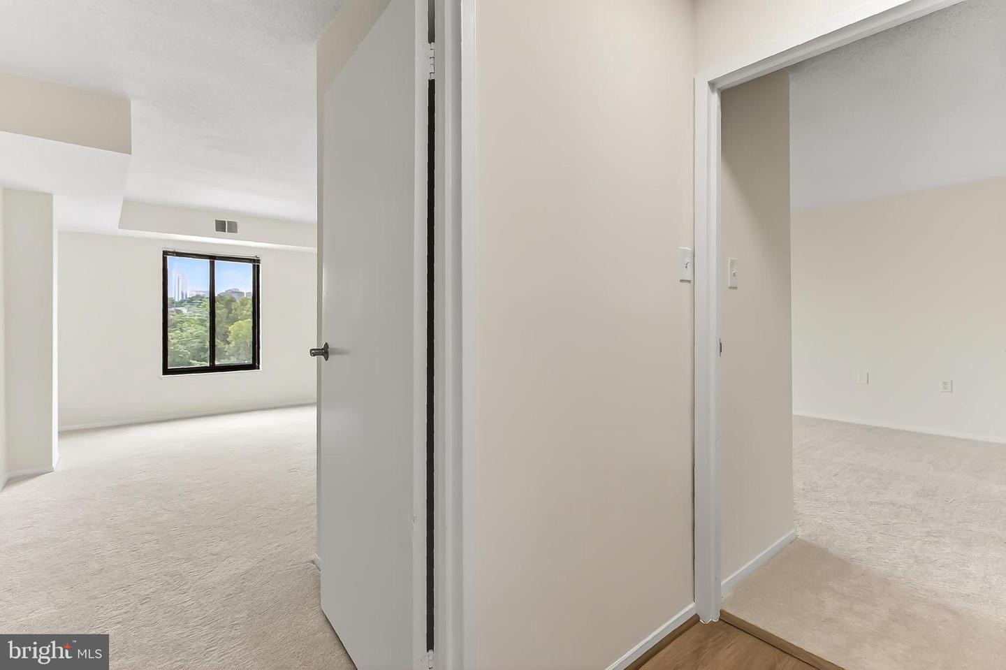 4500 S FOUR MILE RUN DR #623, ARLINGTON, Virginia 22204, 2 Bedrooms Bedrooms, 6 Rooms Rooms,2 BathroomsBathrooms,Residential,For sale,4500 S FOUR MILE RUN DR #623,VAAR2059552 MLS # VAAR2059552