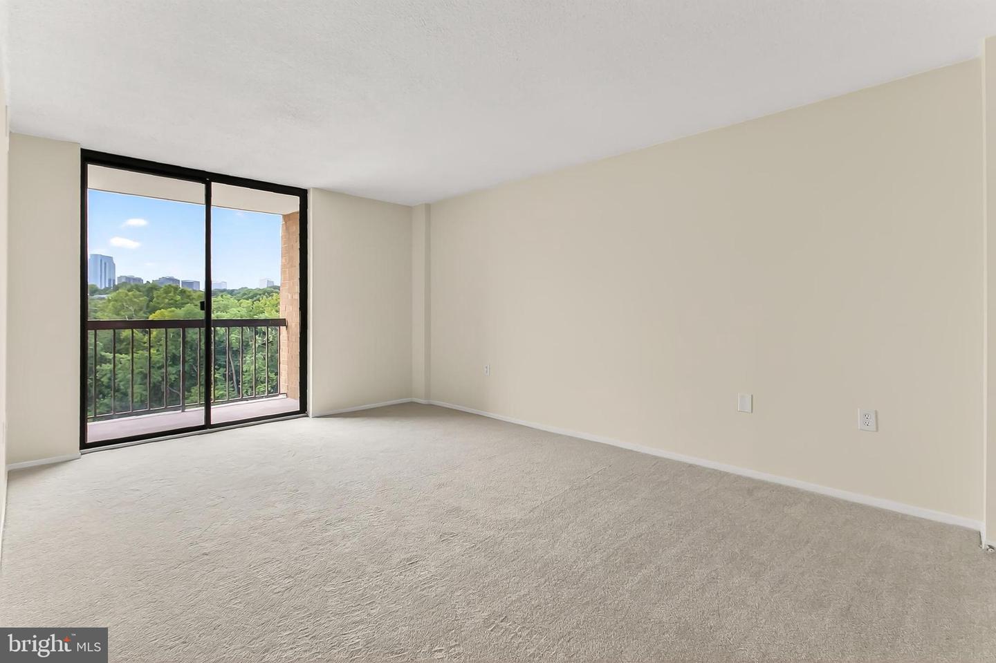 4500 S FOUR MILE RUN DR #623, ARLINGTON, Virginia 22204, 2 Bedrooms Bedrooms, 6 Rooms Rooms,2 BathroomsBathrooms,Residential,For sale,4500 S FOUR MILE RUN DR #623,VAAR2059552 MLS # VAAR2059552