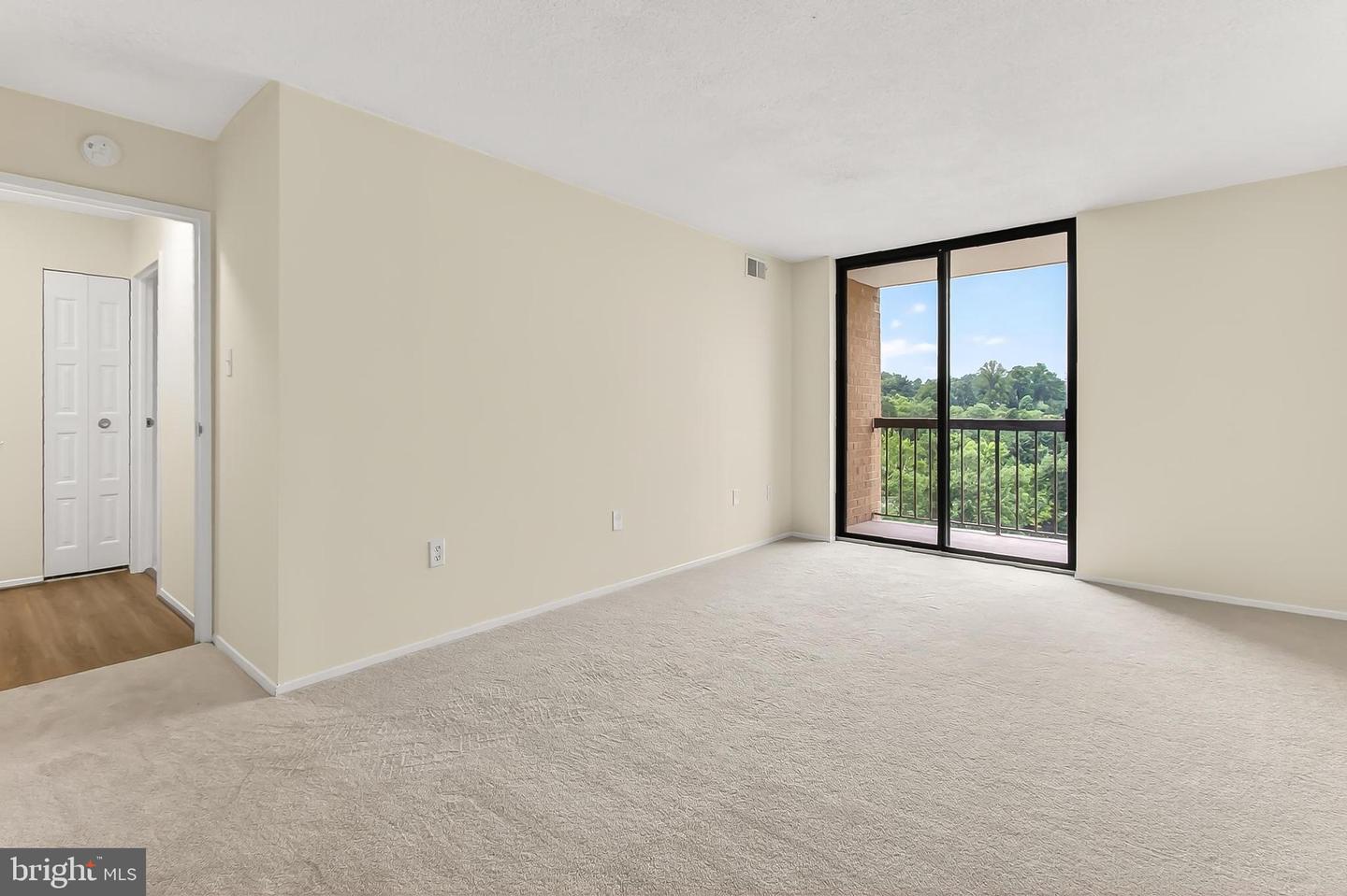 4500 S FOUR MILE RUN DR #623, ARLINGTON, Virginia 22204, 2 Bedrooms Bedrooms, 6 Rooms Rooms,2 BathroomsBathrooms,Residential,For sale,4500 S FOUR MILE RUN DR #623,VAAR2059552 MLS # VAAR2059552
