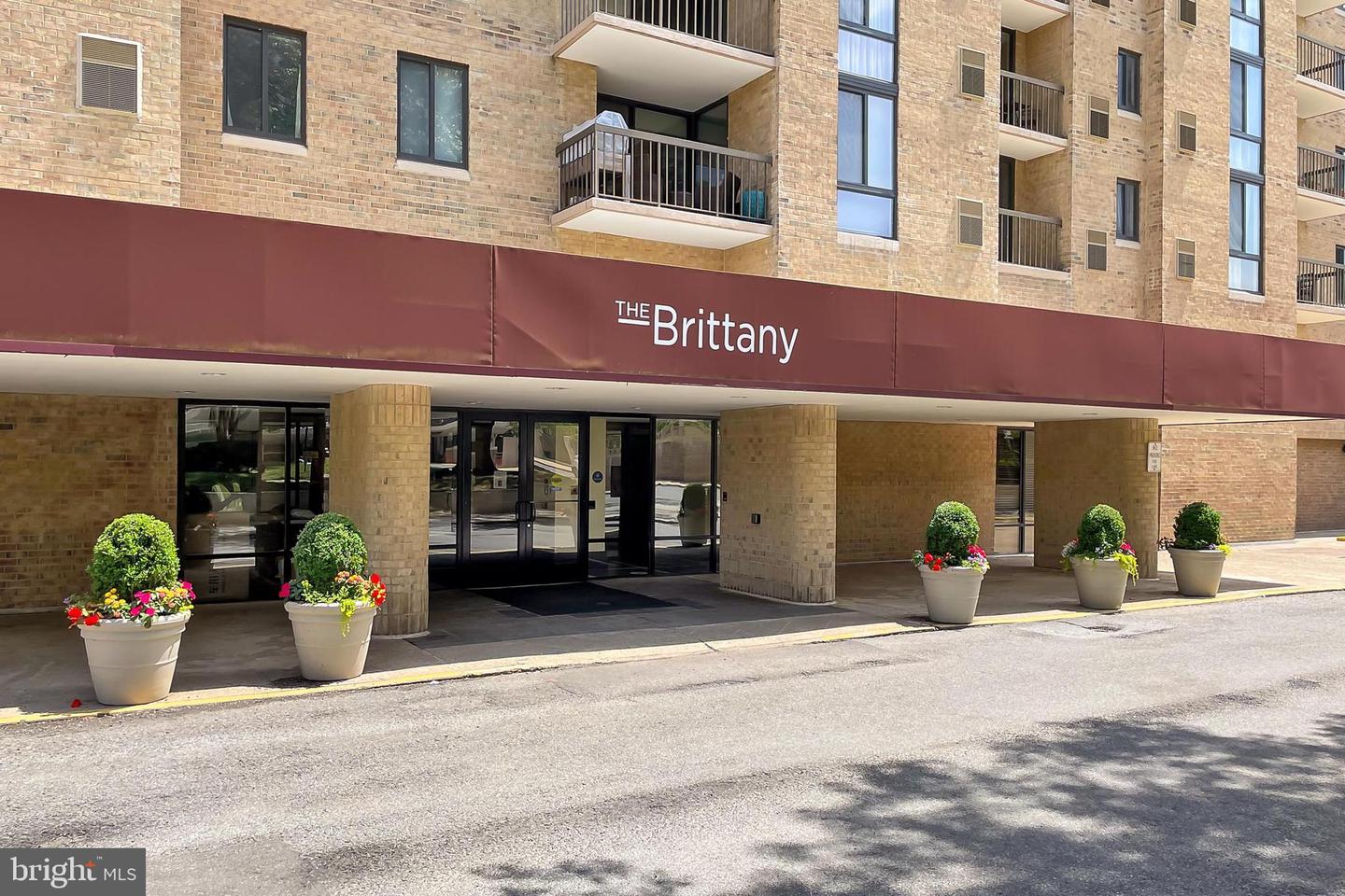 4500 S FOUR MILE RUN DR #623, ARLINGTON, Virginia 22204, 2 Bedrooms Bedrooms, 6 Rooms Rooms,2 BathroomsBathrooms,Residential,For sale,4500 S FOUR MILE RUN DR #623,VAAR2059552 MLS # VAAR2059552