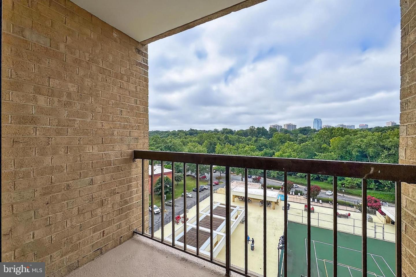4500 S FOUR MILE RUN DR #623, ARLINGTON, Virginia 22204, 2 Bedrooms Bedrooms, 6 Rooms Rooms,2 BathroomsBathrooms,Residential,For sale,4500 S FOUR MILE RUN DR #623,VAAR2059552 MLS # VAAR2059552
