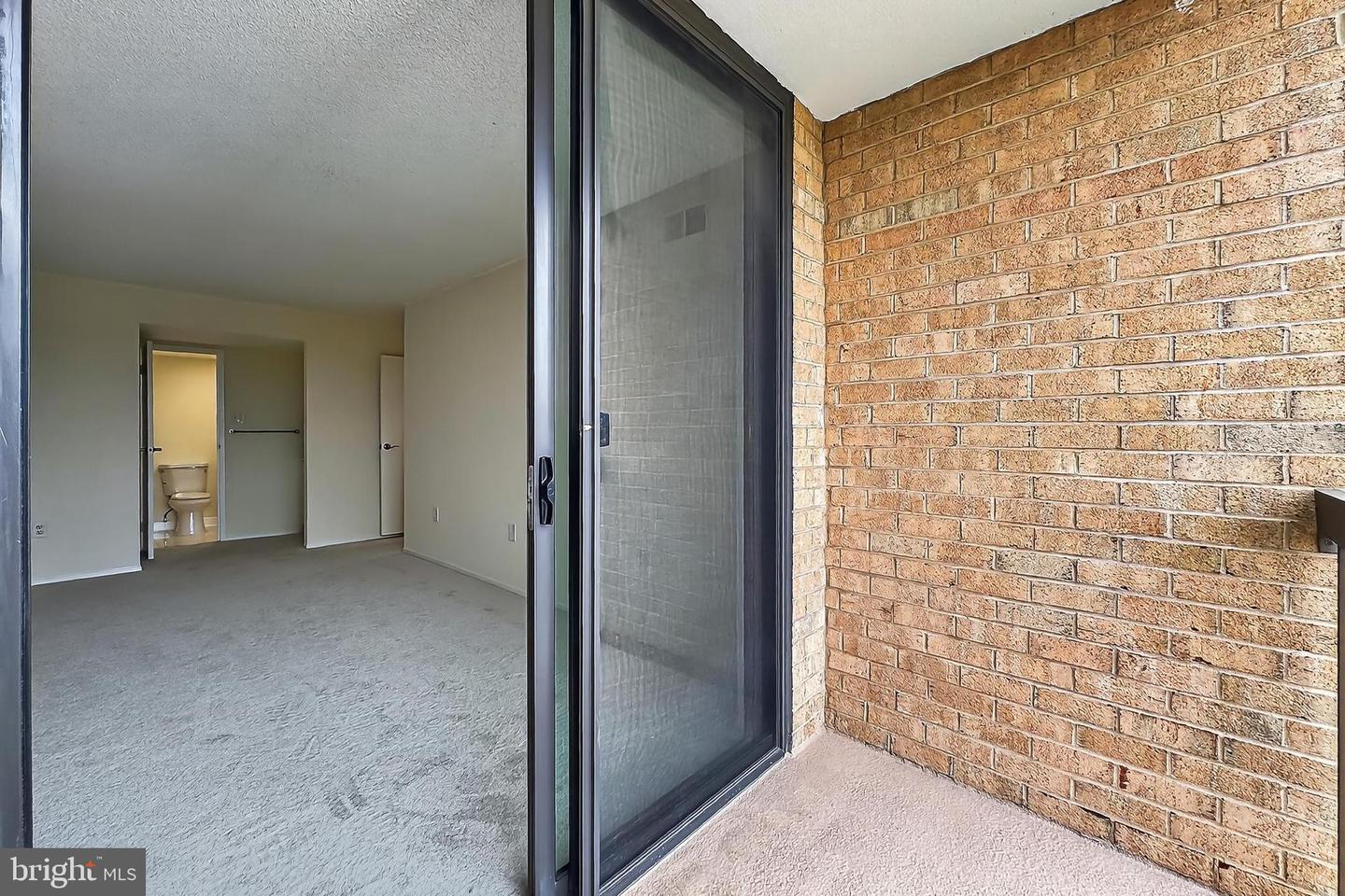 4500 S FOUR MILE RUN DR #623, ARLINGTON, Virginia 22204, 2 Bedrooms Bedrooms, 6 Rooms Rooms,2 BathroomsBathrooms,Residential,For sale,4500 S FOUR MILE RUN DR #623,VAAR2059552 MLS # VAAR2059552