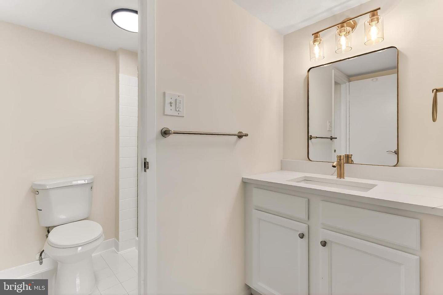 4500 S FOUR MILE RUN DR #623, ARLINGTON, Virginia 22204, 2 Bedrooms Bedrooms, 6 Rooms Rooms,2 BathroomsBathrooms,Residential,For sale,4500 S FOUR MILE RUN DR #623,VAAR2059552 MLS # VAAR2059552