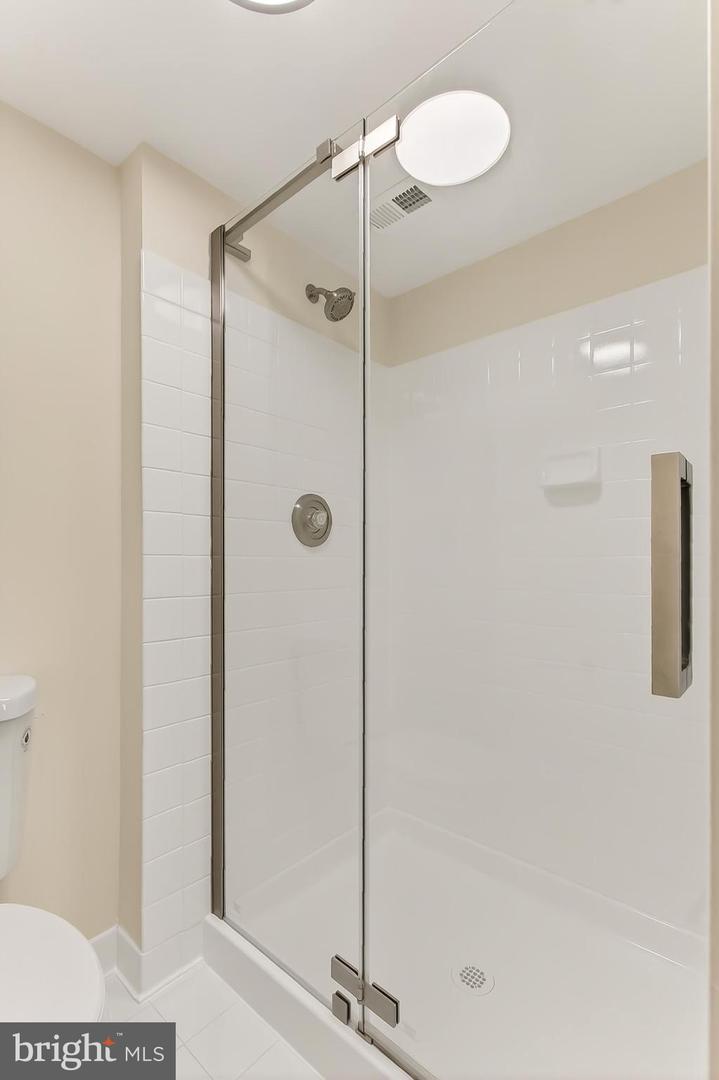 4500 S FOUR MILE RUN DR #623, ARLINGTON, Virginia 22204, 2 Bedrooms Bedrooms, 6 Rooms Rooms,2 BathroomsBathrooms,Residential,For sale,4500 S FOUR MILE RUN DR #623,VAAR2059552 MLS # VAAR2059552