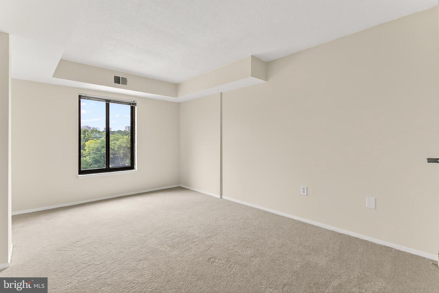 4500 S FOUR MILE RUN DR #623, ARLINGTON, Virginia 22204, 2 Bedrooms Bedrooms, 6 Rooms Rooms,2 BathroomsBathrooms,Residential,For sale,4500 S FOUR MILE RUN DR #623,VAAR2059552 MLS # VAAR2059552